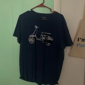 Banana republic scooter logo T-shirt